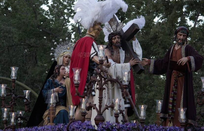 Picture, Jesus, Lord, Christ, Cross, passion, passover, Easter, Holy-week, Seville, sculptures, images, statues, wooden, wood, 